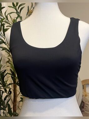 Senita Athletics Strappy Cross-Back Medium Impact Sports Bra Black Size M EUC
